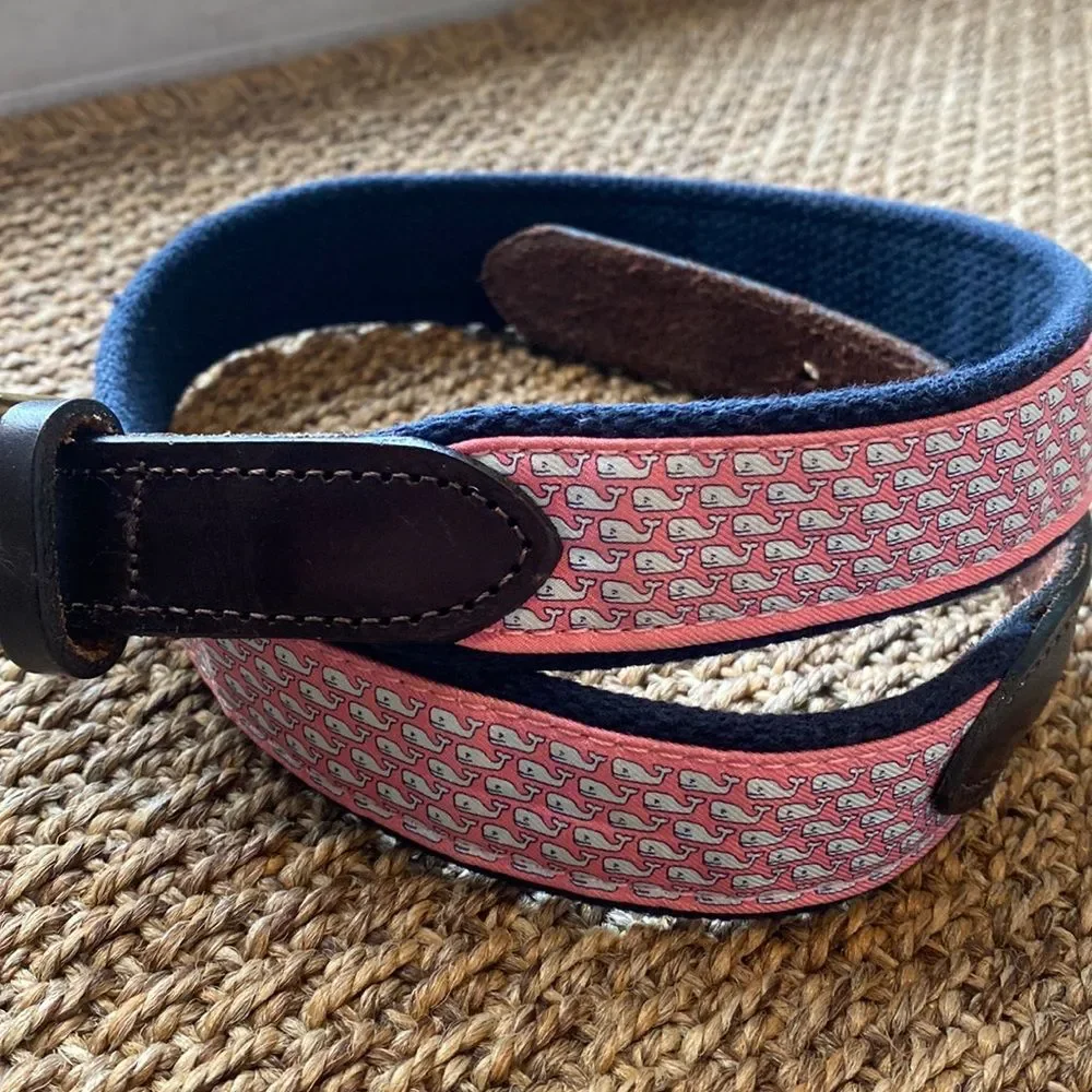 Vineyard Vines belt whale good condition Size 28